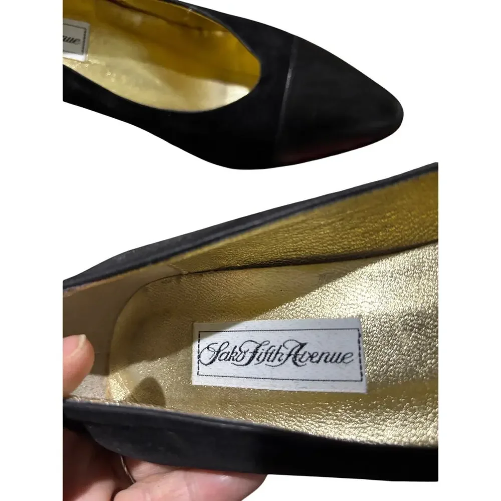 Saks Fifth Ave 8.5N black leather and suede Louis heel 2.5” pointed toe euc